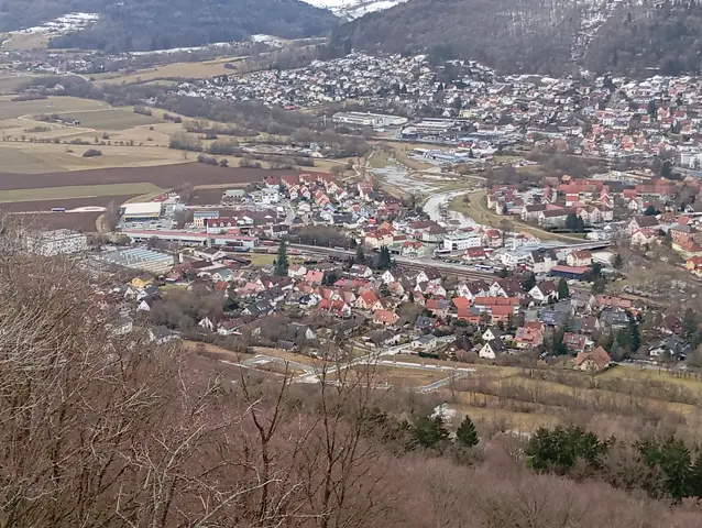 Вид частини міста із низькогір’я